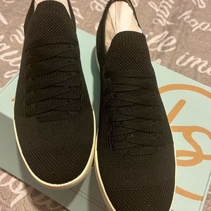 New lifestride tennis shoes size 7 woman’s